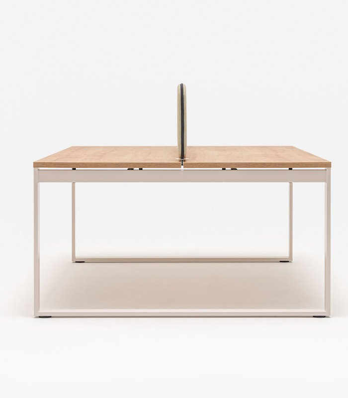 profil radnog stola OGI Q BENCH s drvenom plohom i akustičnom pregradom